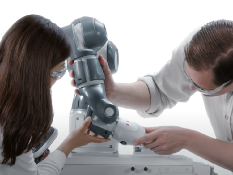 Robotisering i Lunds kommun, modern robotik på industriprogrammet samt utbildningens framtider